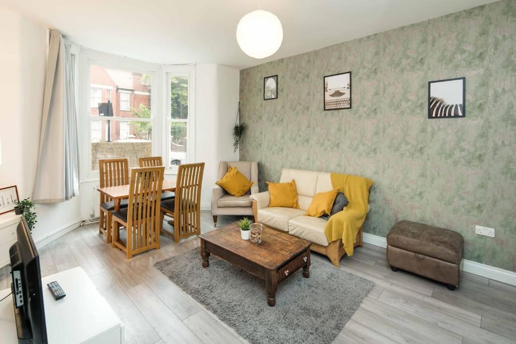 Family-friendly Garden Retreat * London
