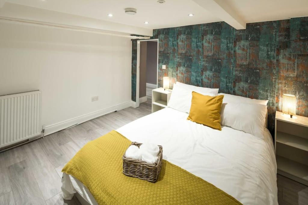 Family-friendly Garden Retreat * London
