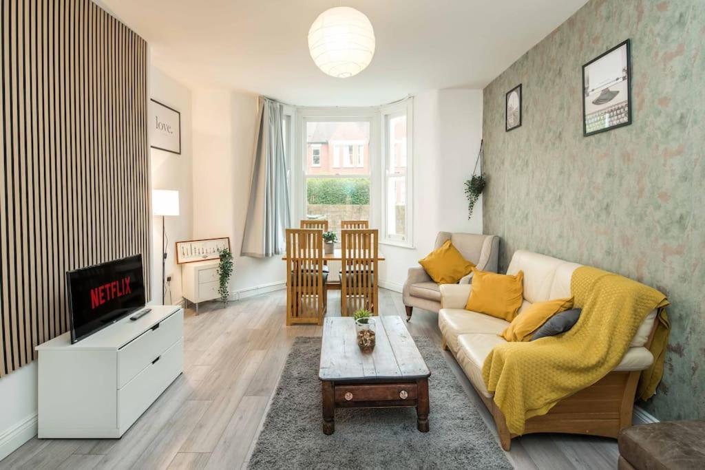 Family-friendly Garden Retreat * London