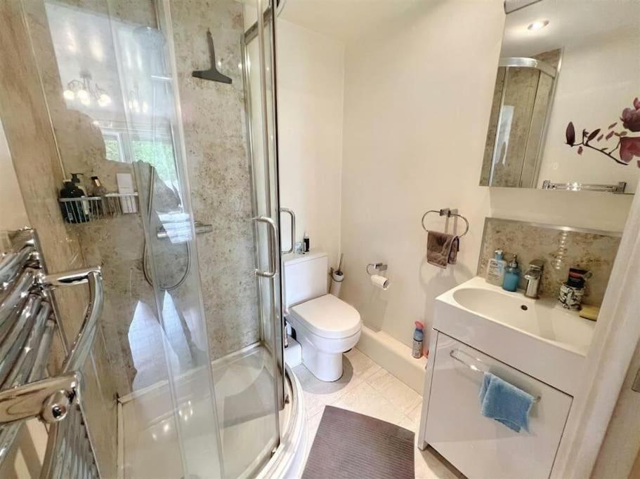 Apartment 2bed 2bath Gated Eye Candy *