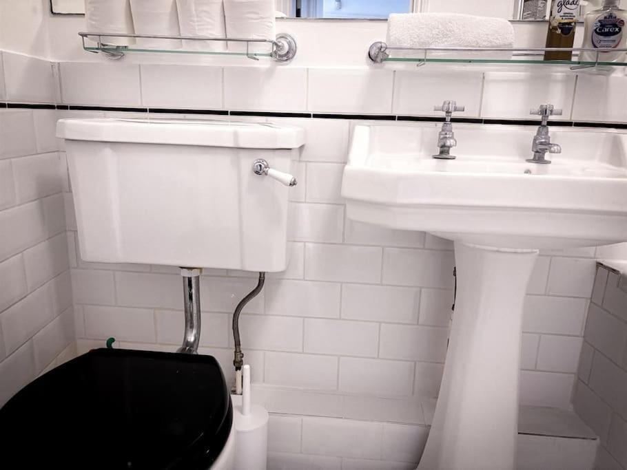 Upscale 3br Duplex Experience The Charm Of Westbourne Grove