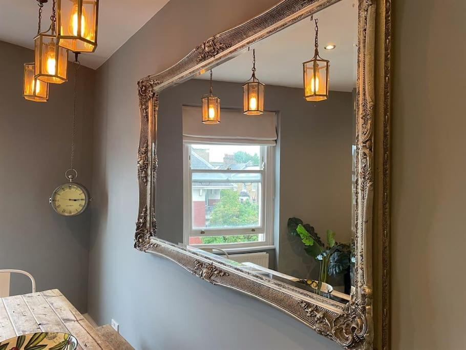 Upscale 3br Duplex Experience The Charm Of Westbourne Grove Apartment