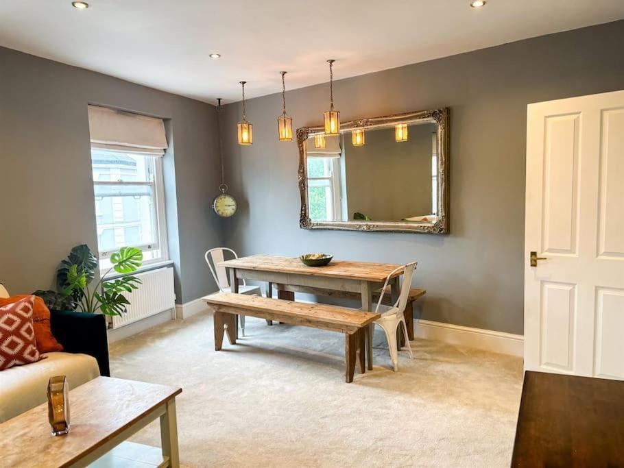 Upscale 3br Duplex Experience The Charm Of Westbourne Grove London