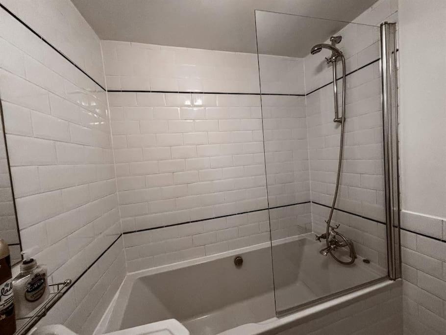 Upscale 3br Duplex Experience The Charm Of Westbourne Grove