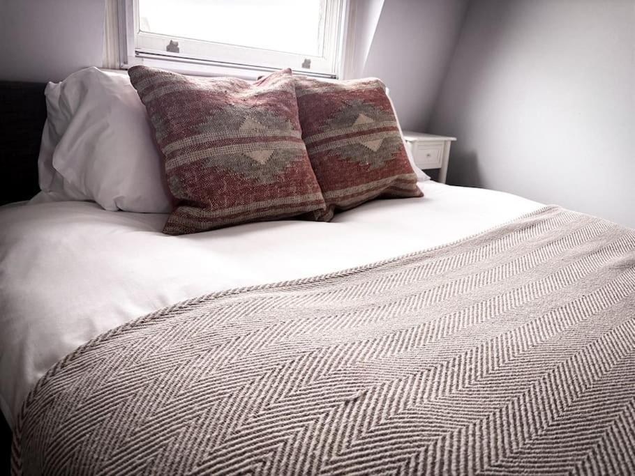 Upscale 3br Duplex Experience The Charm Of Westbourne Grove