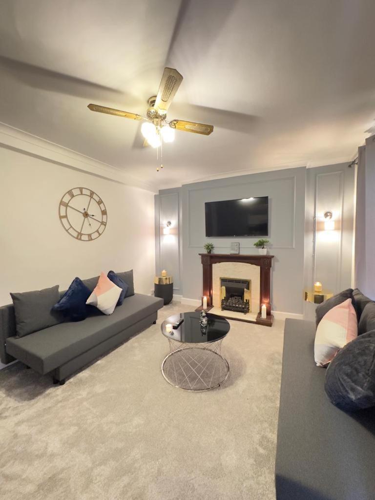 Apartment Central Three Bedroom London