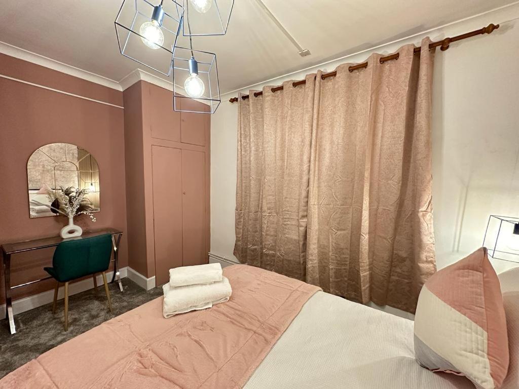 Central Three Bedroom Apartment
