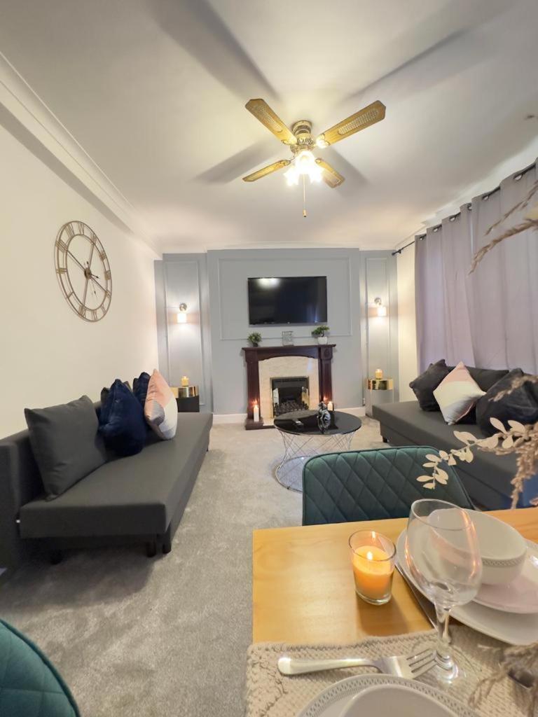 Central Three Bedroom Apartment London