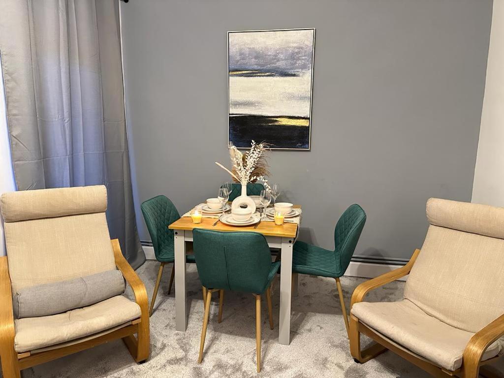 Central Three Bedroom Apartment