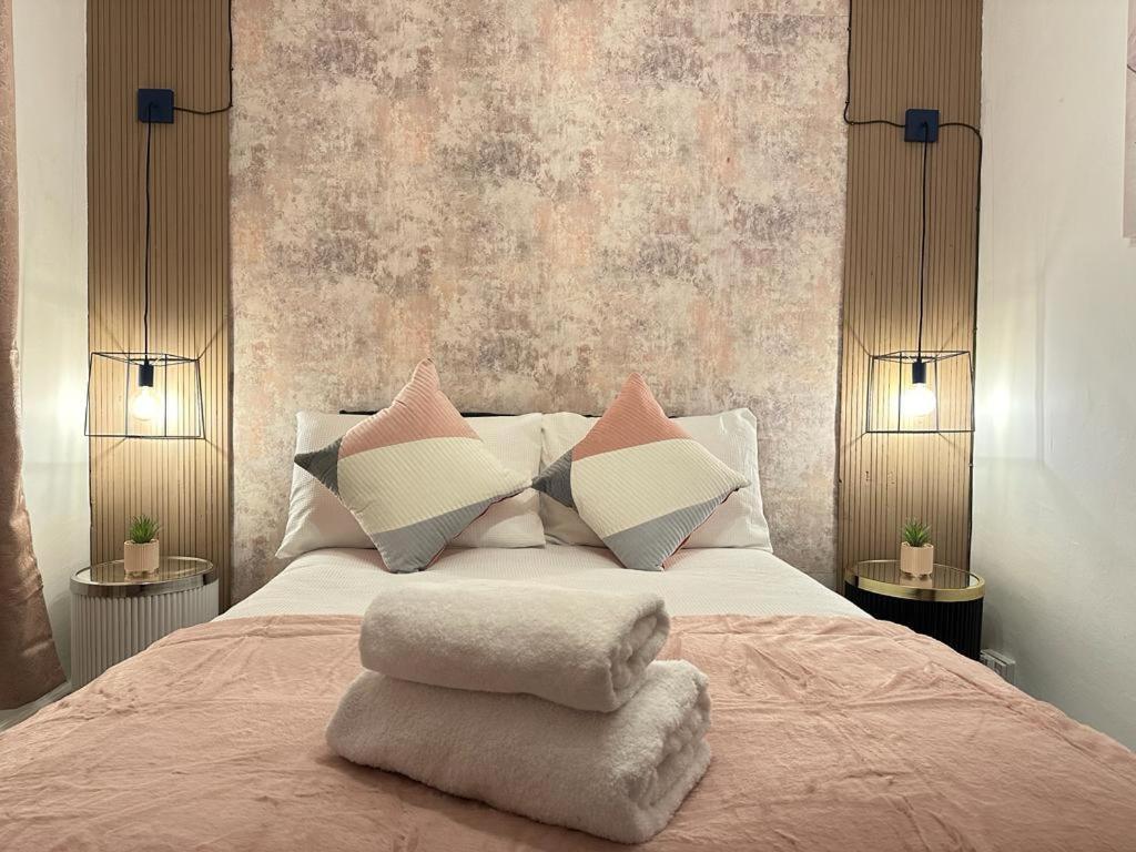 Central Three Bedroom Apartment *