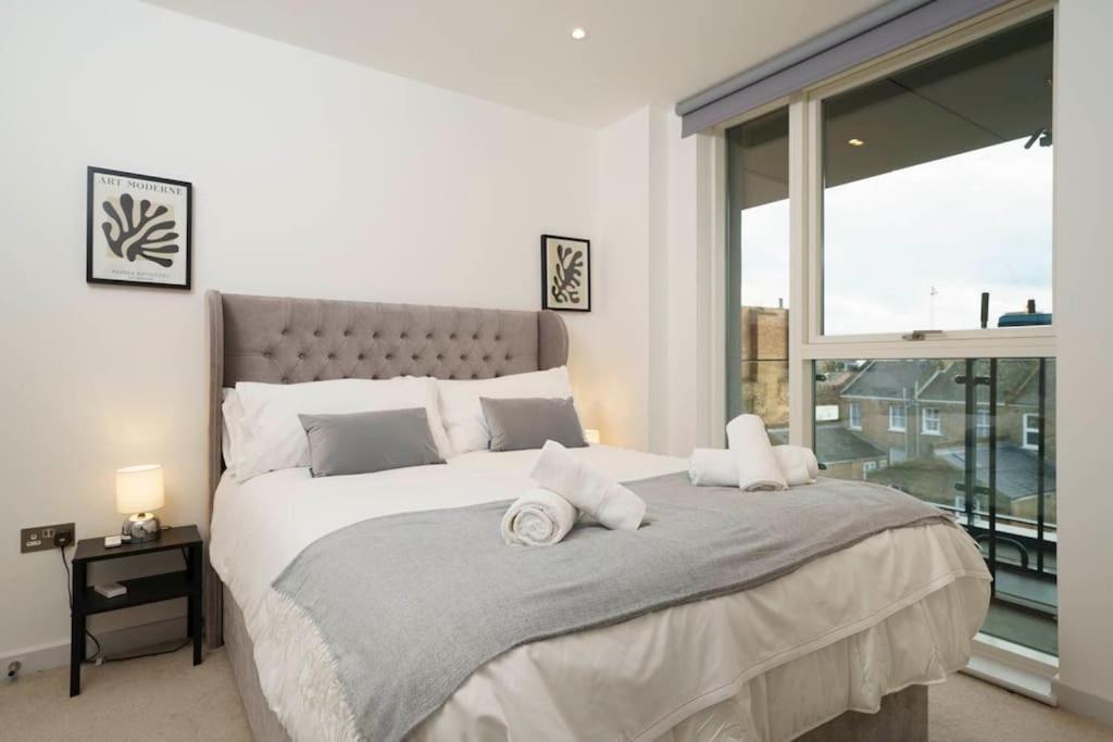 Luxury 2 Bed 2 Bath Cntrl Apartment London