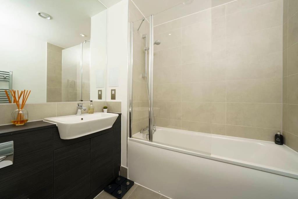 Luxury 2 Bed 2 Bath Cntrl
