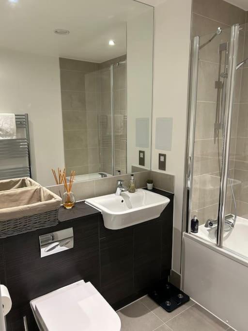 Luxury 2 Bed 2 Bath Cntrl Apartment London