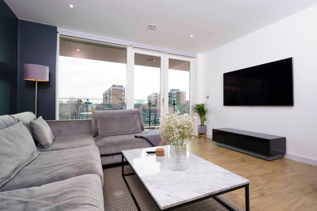 Luxury 2 Bed 2 Bath Cntrl Apartment