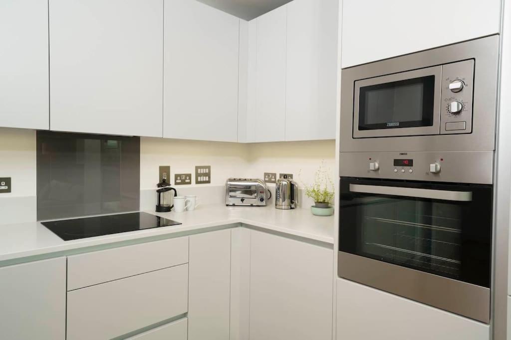 Apartment Luxury 2 Bed 2 Bath Cntrl *