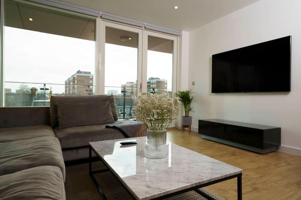 Luxury 2 Bed 2 Bath Cntrl