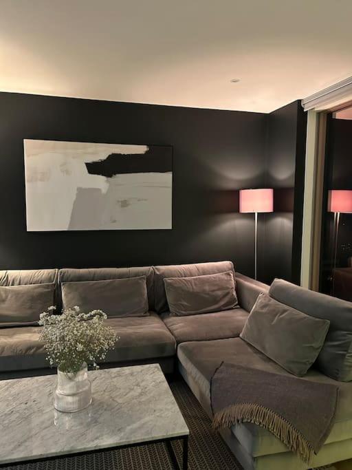 Luxury 2 Bed 2 Bath Cntrl London