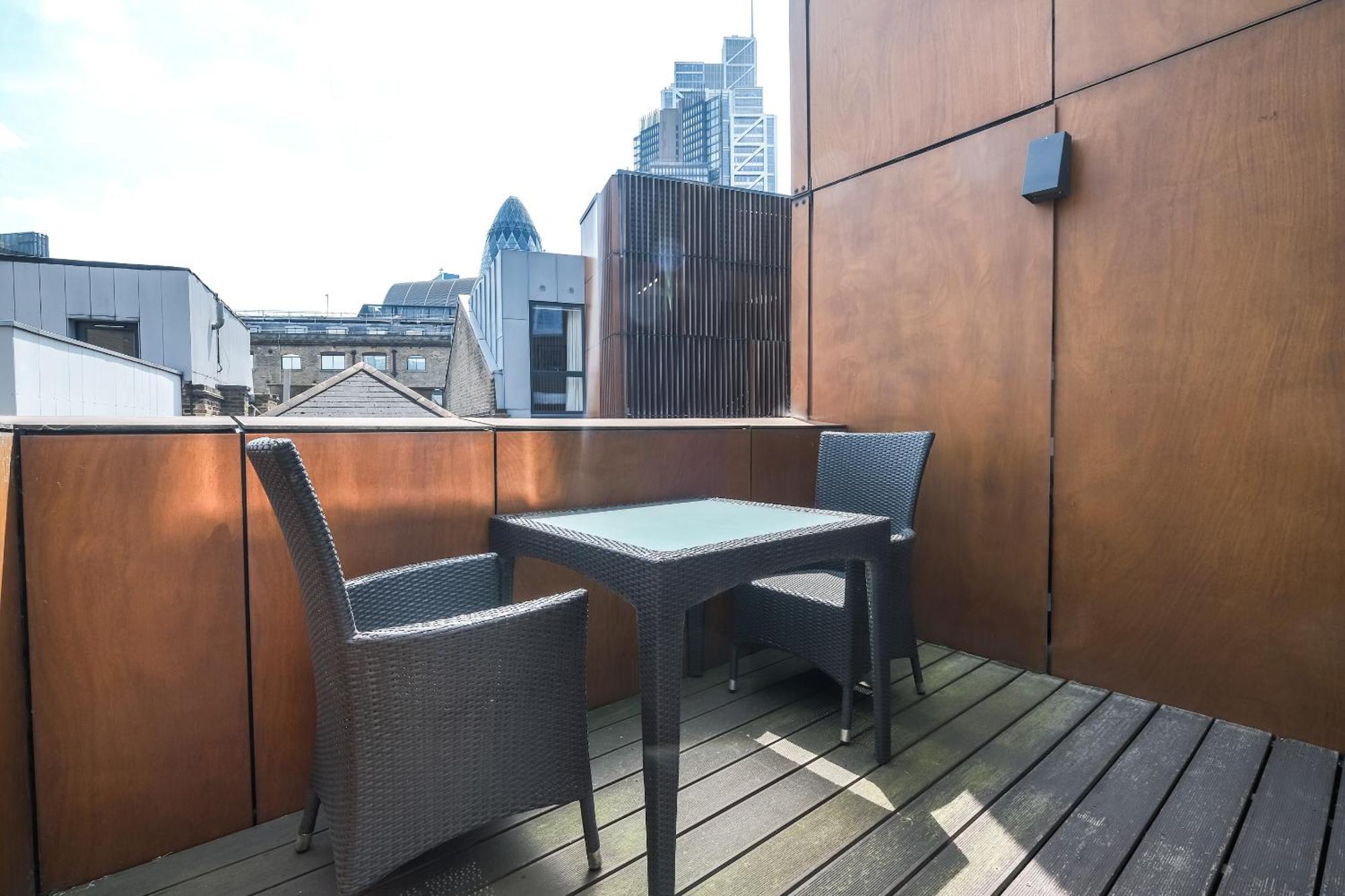 Apartahotel Servised On Artillery Lane 4*