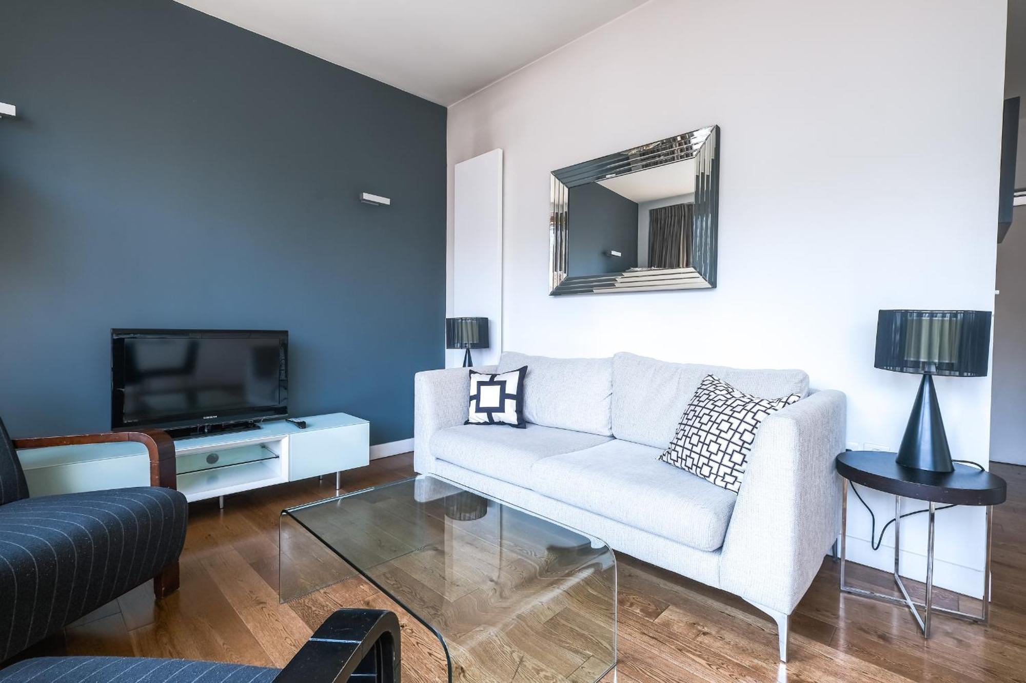 Servised On Artillery Lane Apartahotel 4*