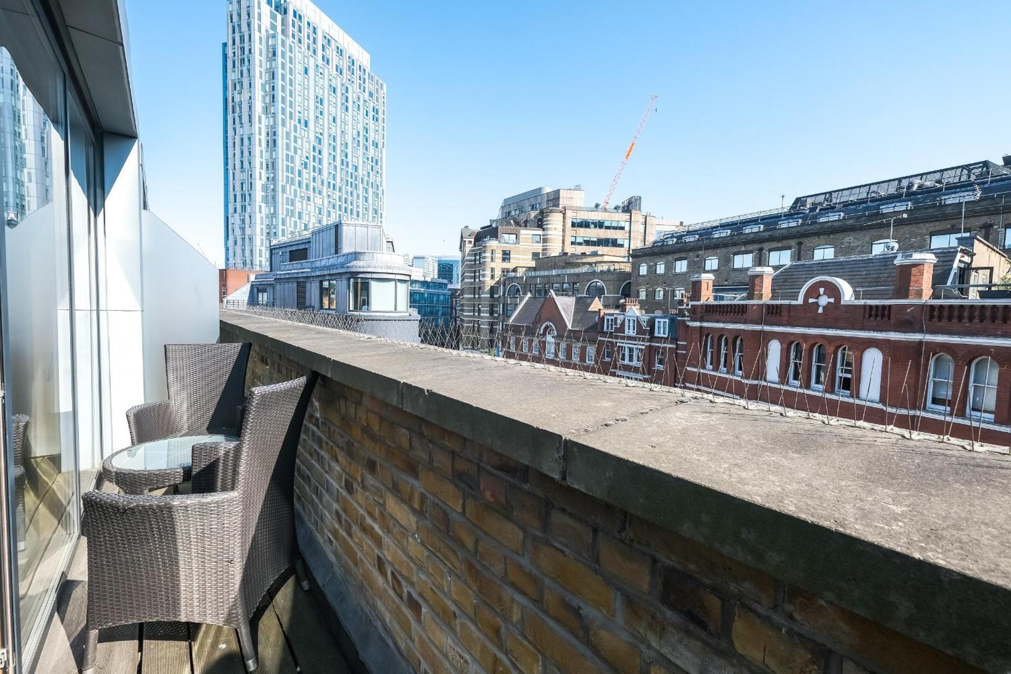 Apartahotel Servised On Artillery Lane 4*