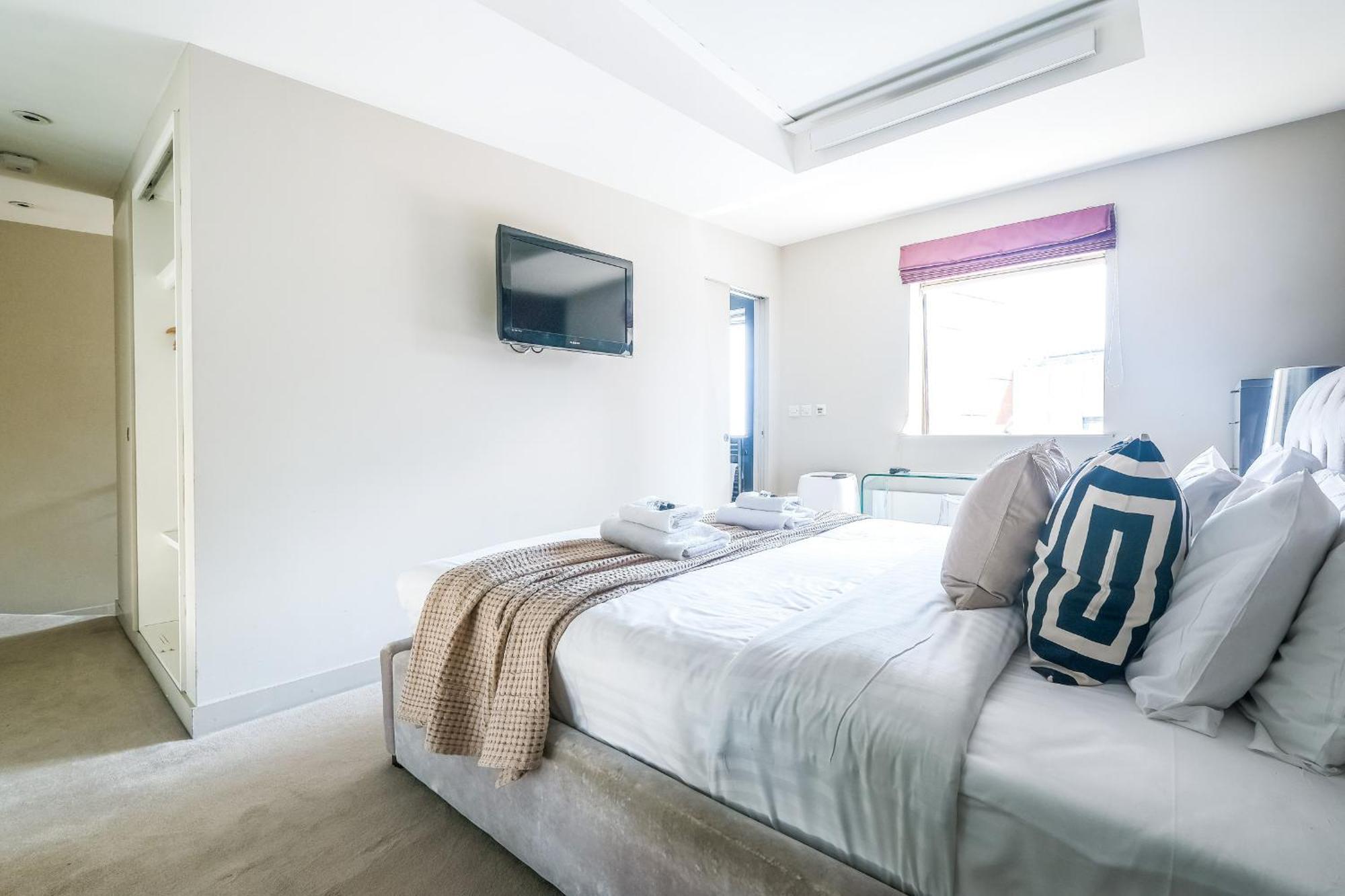 Servised On Artillery Lane Apartahotel 4*