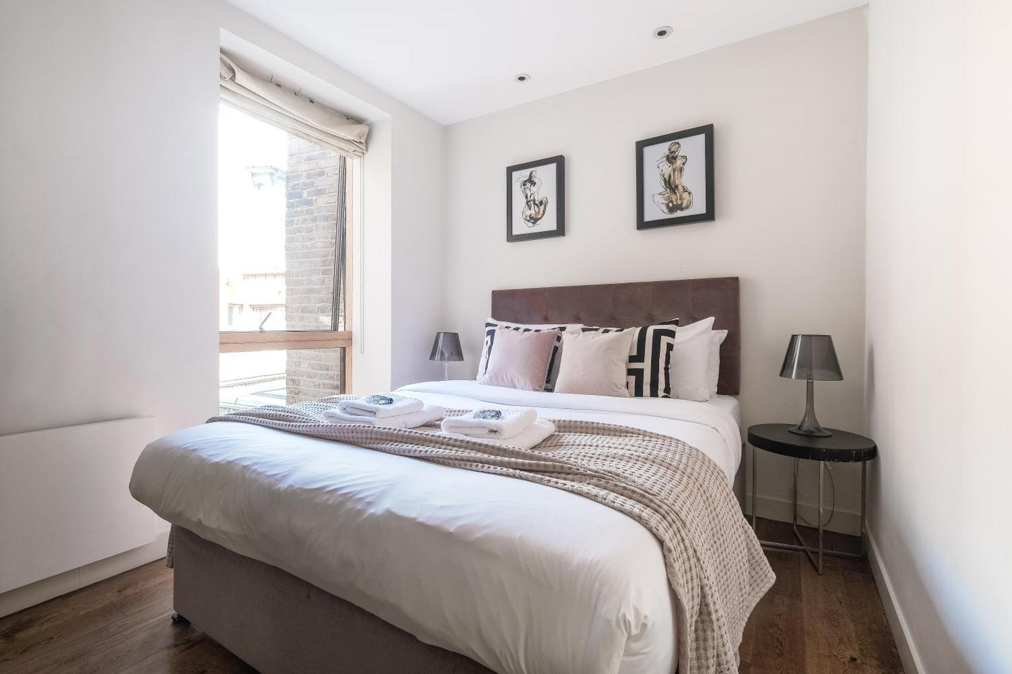 Servised On Artillery Lane Apartahotel 4*