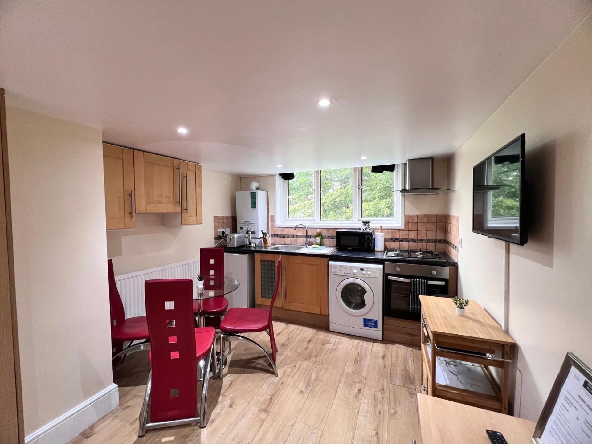 Lovely Split Level One Bedroom - Finchley Road * London