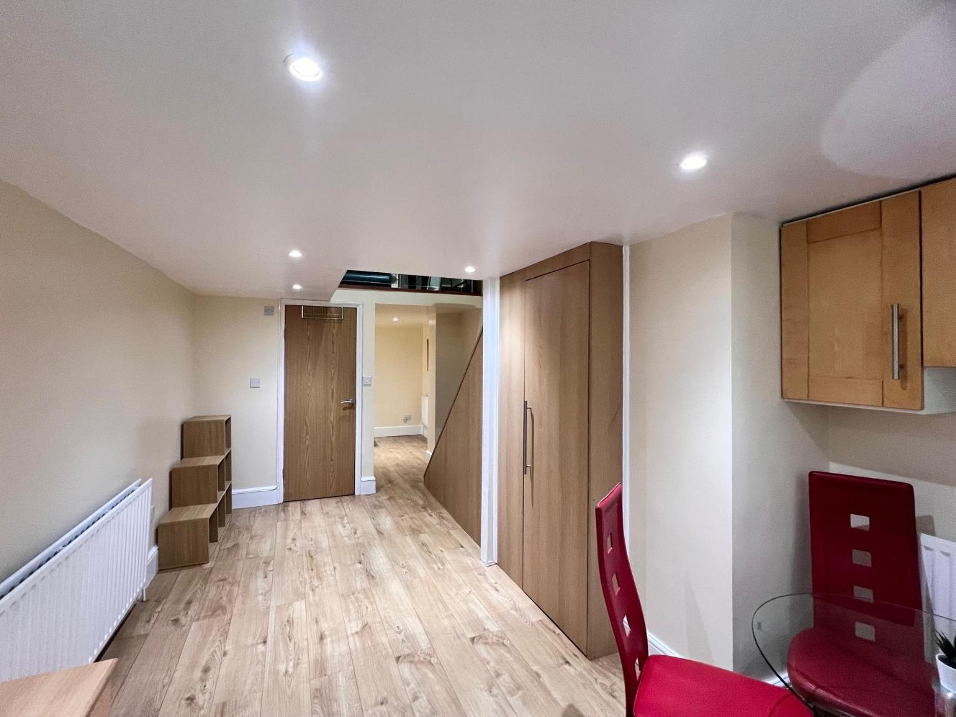 Lovely Split Level One Bedroom - Finchley Road