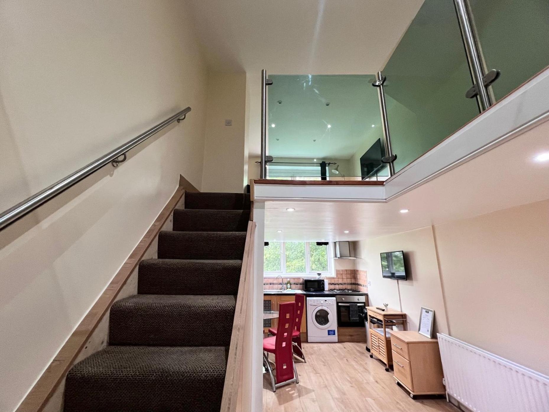 Apartment Lovely Split Level One Bedroom - Finchley Road