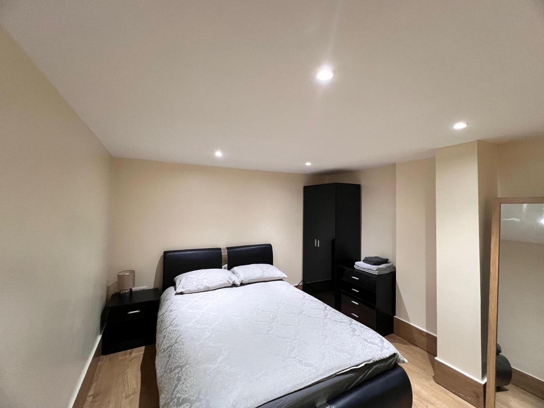 Apartment Lovely Split Level One Bedroom - Finchley Road *