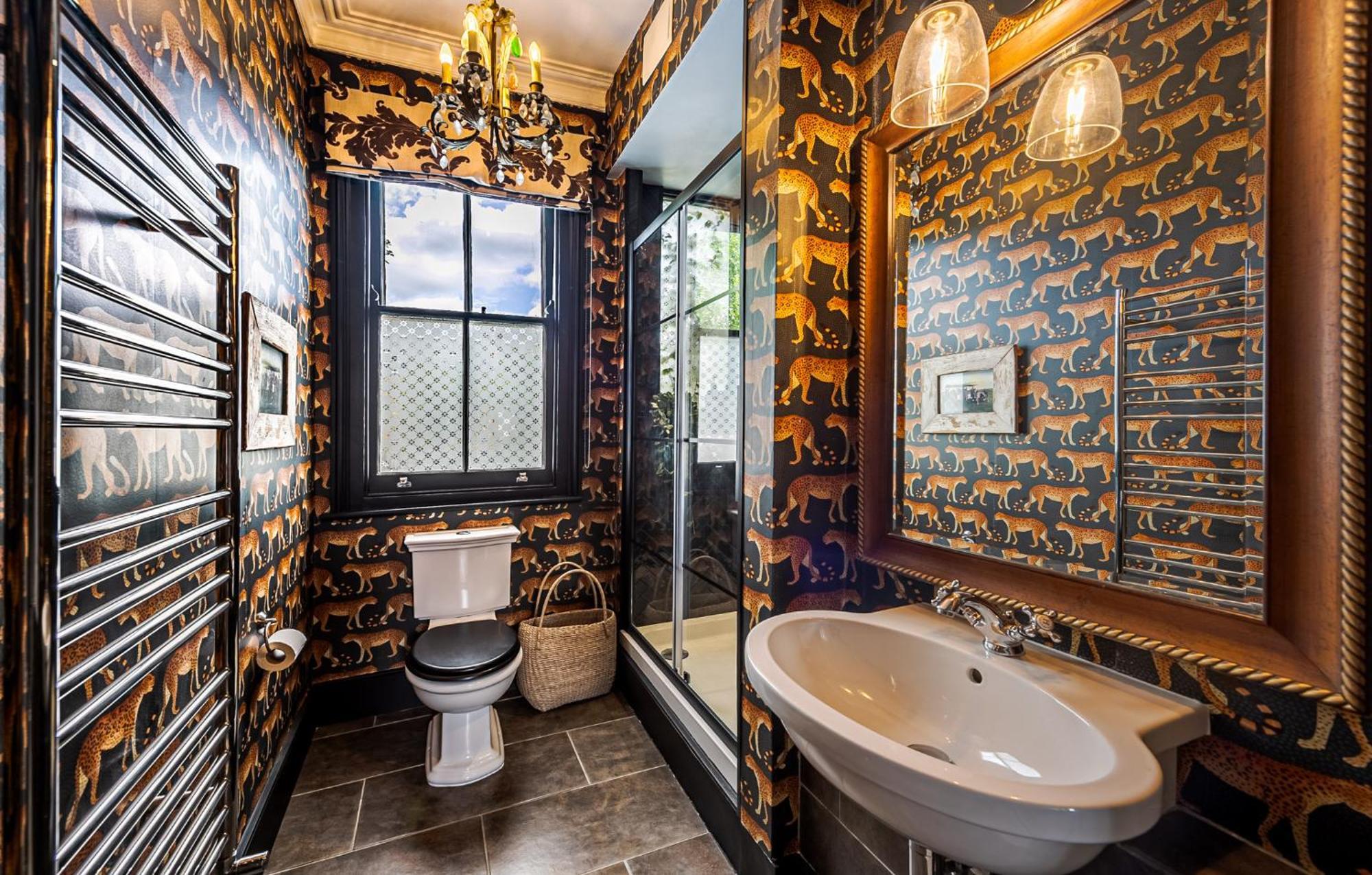 Heaver House - Stunning, Large 5br Nr Tube And Tooting Common Villa *