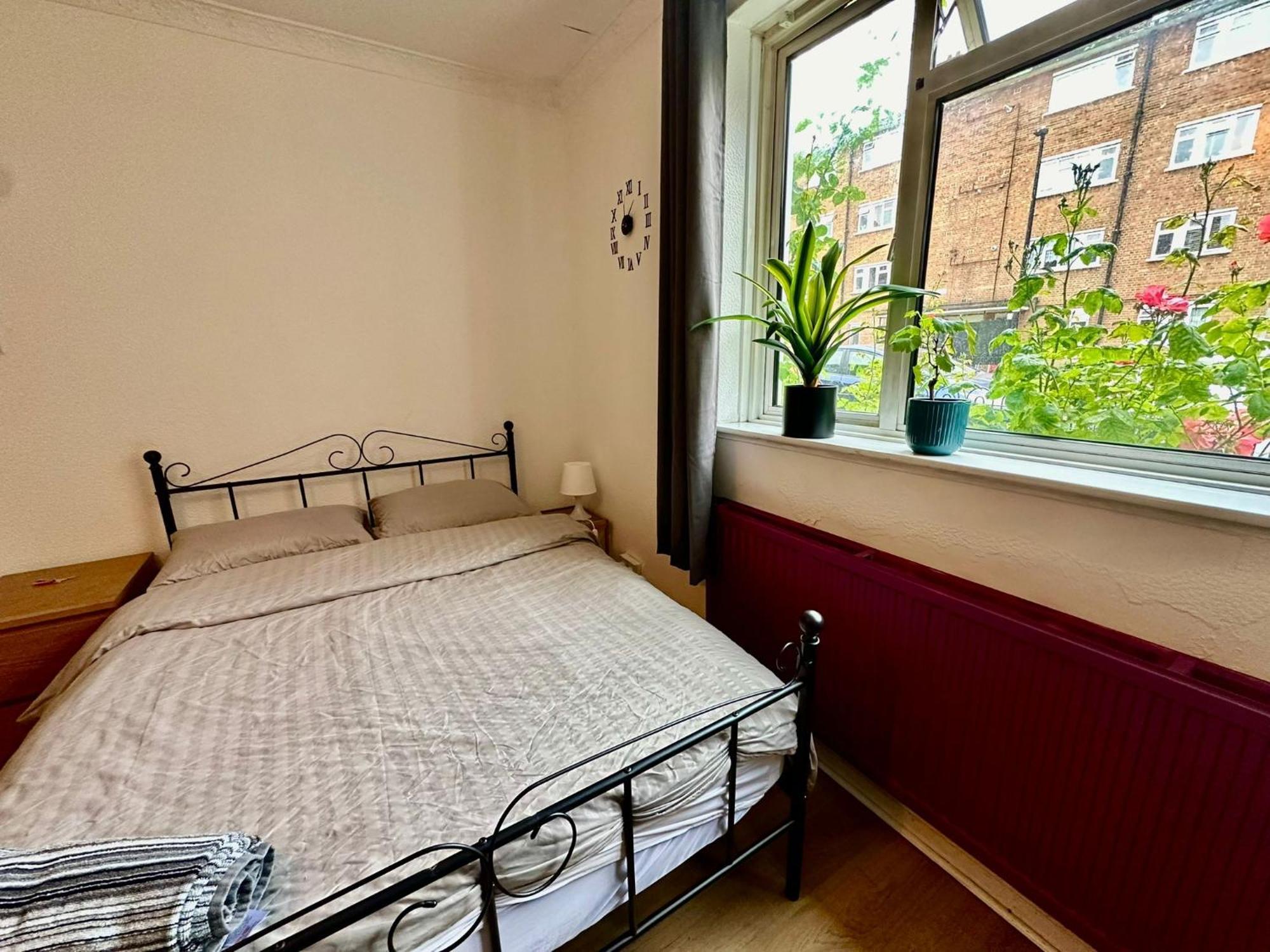 Whitechapel Lindley House R2 * Londen