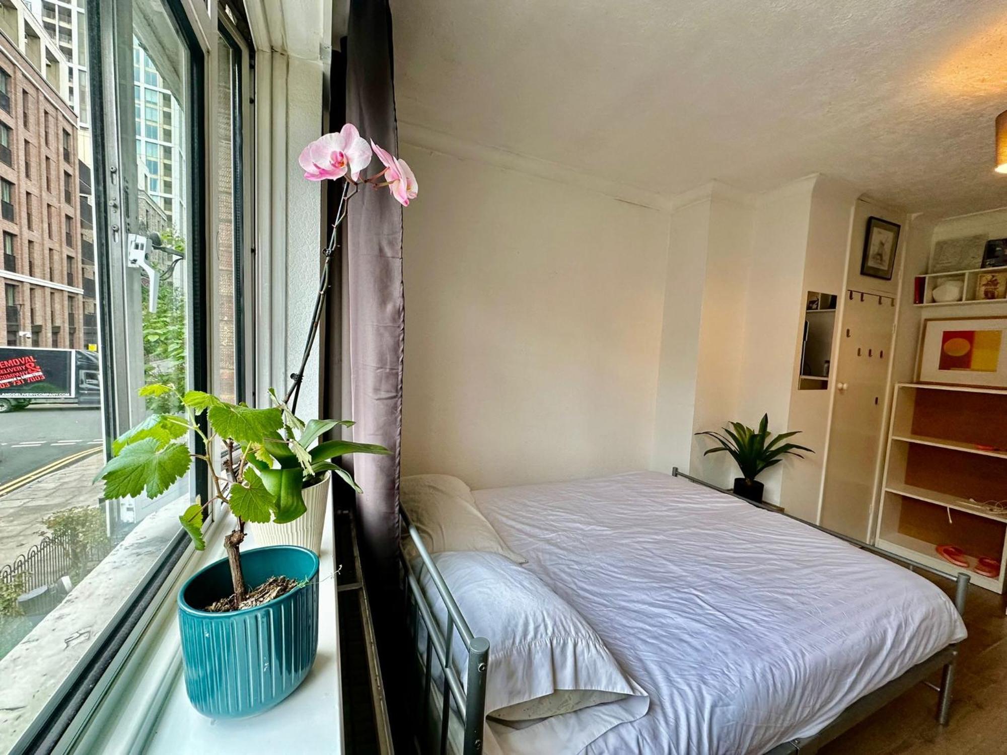 Whitechapel Lindley House R2 Londen
