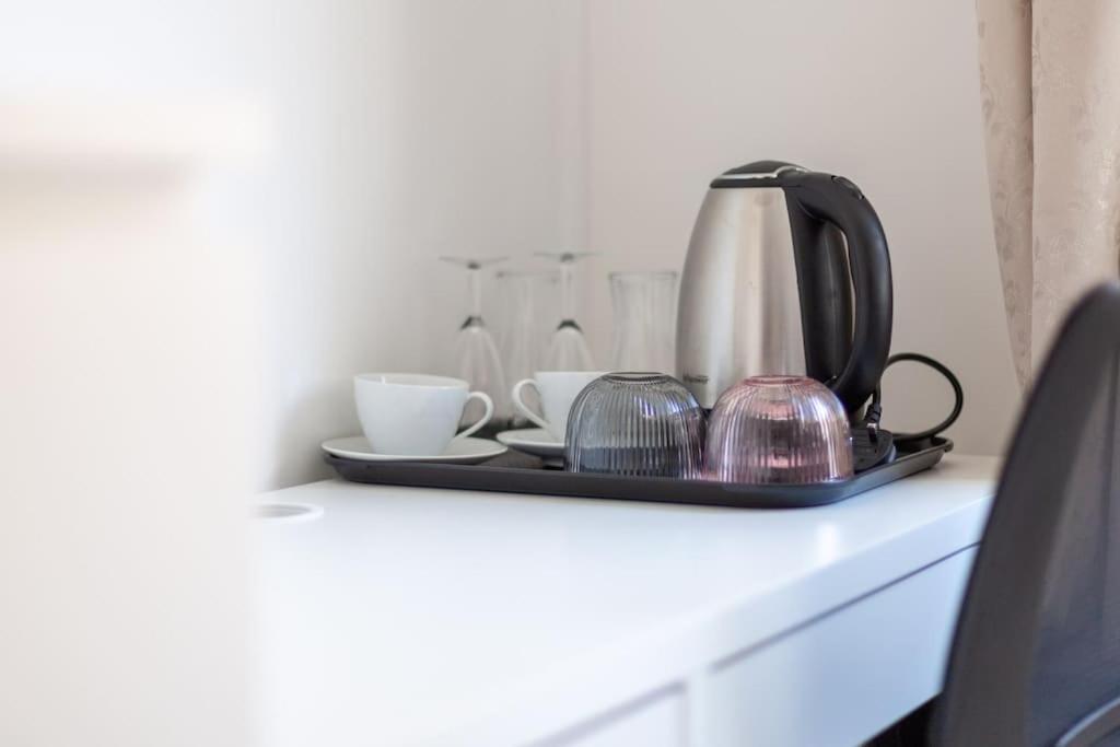 Stunning 5-bedroom Retreat In The Heart Of Leilighet London