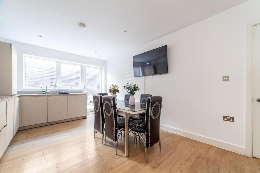 Leilighet Stunning 5-bedroom Retreat In The Heart Of *