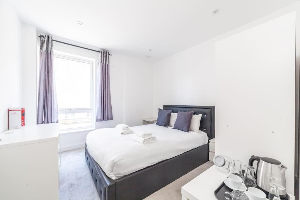 Stunning 5-bedroom Retreat In The Heart Of Leilighet *
