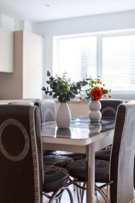 Leilighet Stunning 5-bedroom Retreat In The Heart Of *
