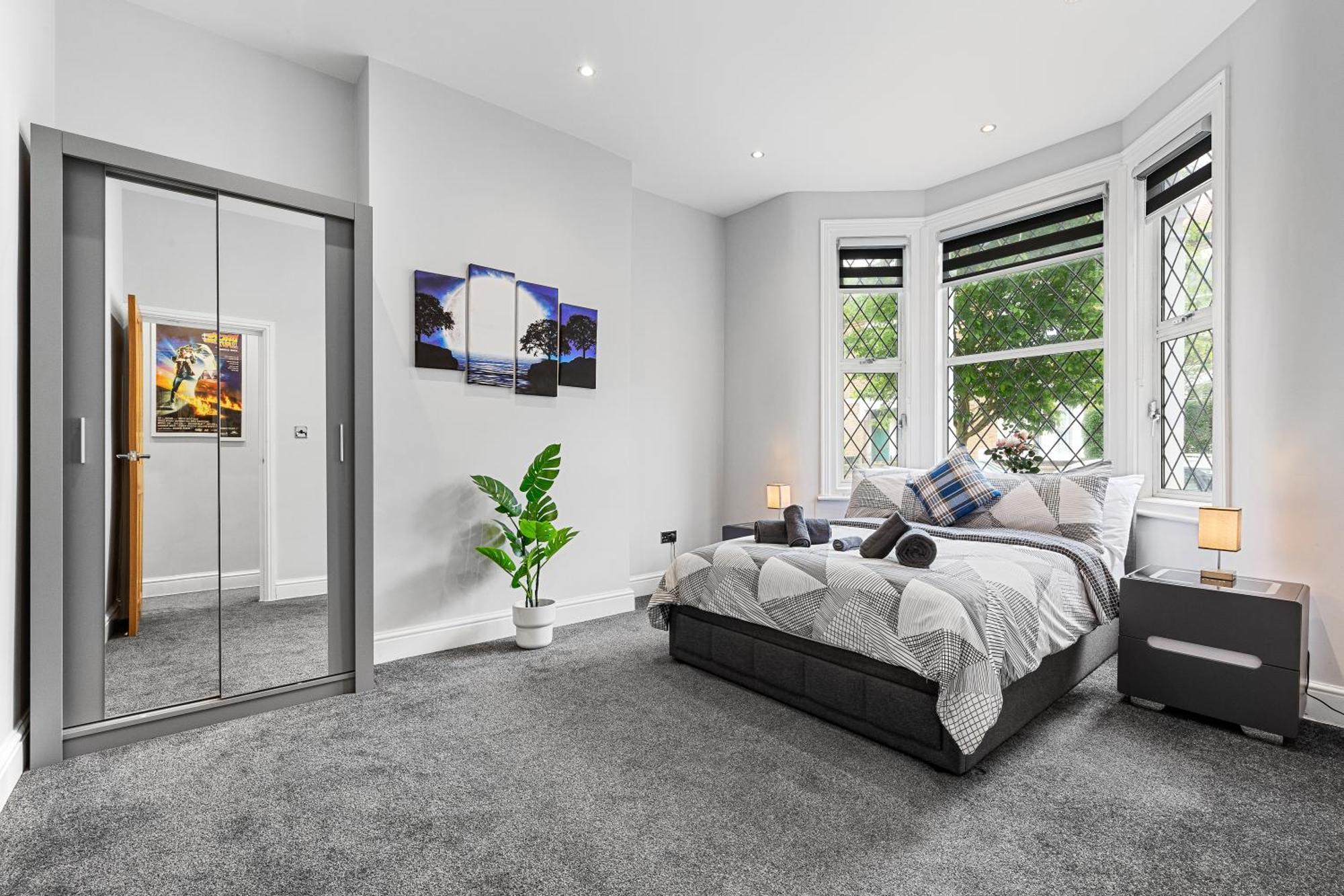 Modern In Shepherds Bush, Near Westfield London