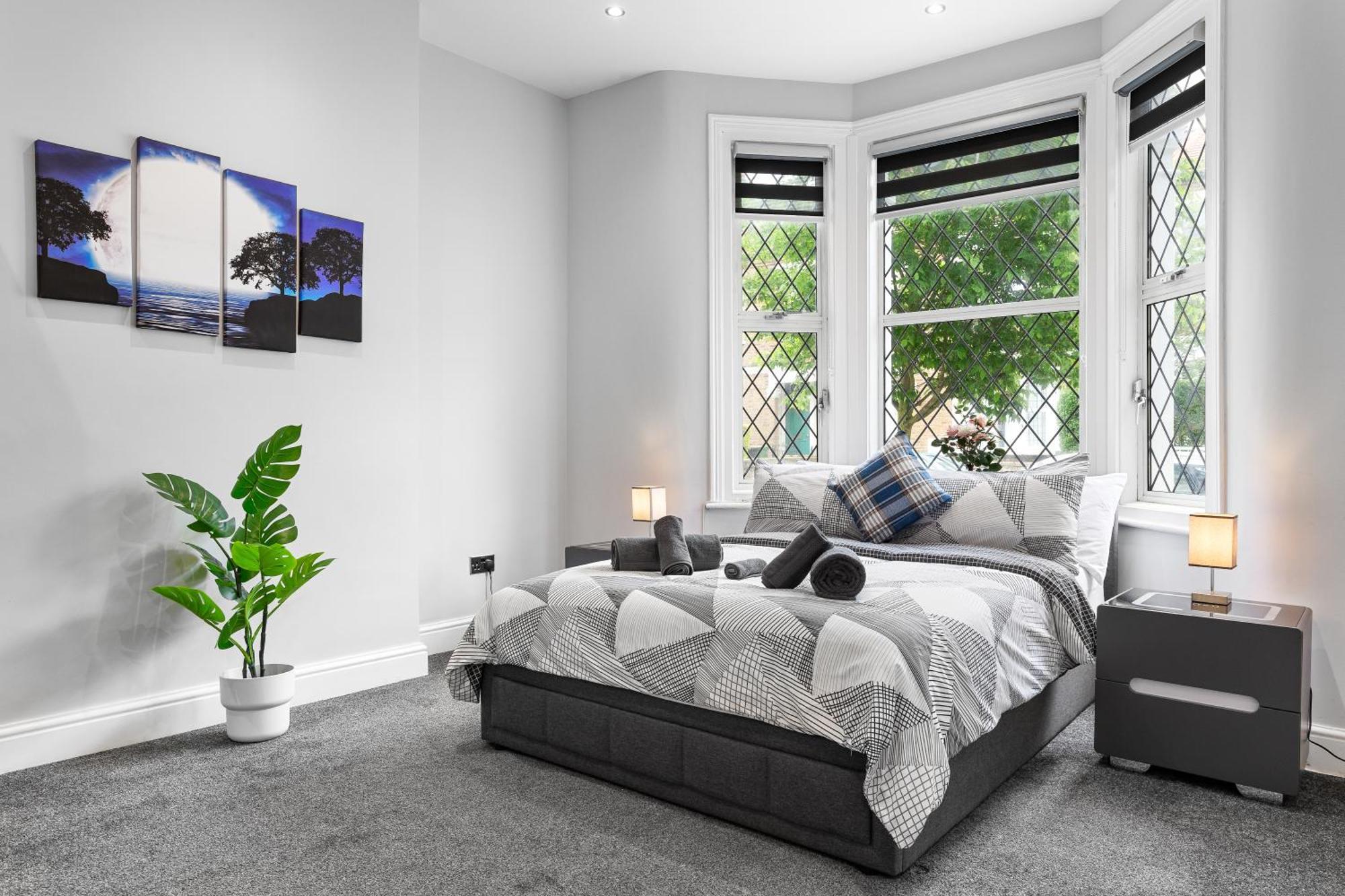 Modern In Shepherds Bush, Near Westfield *