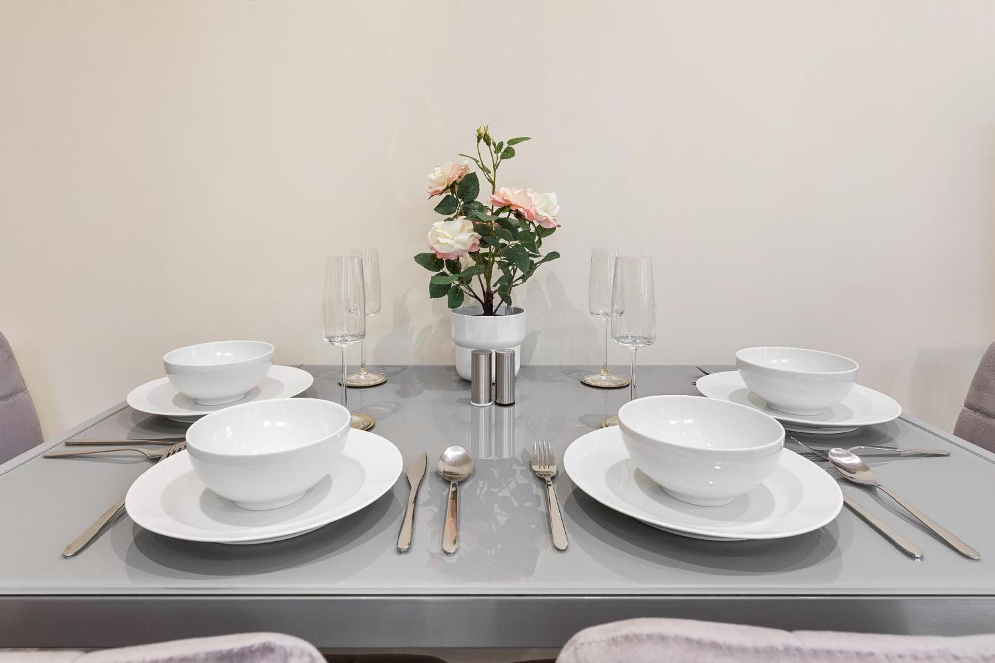 Modern In Shepherds Bush, Near Westfield Apartment *