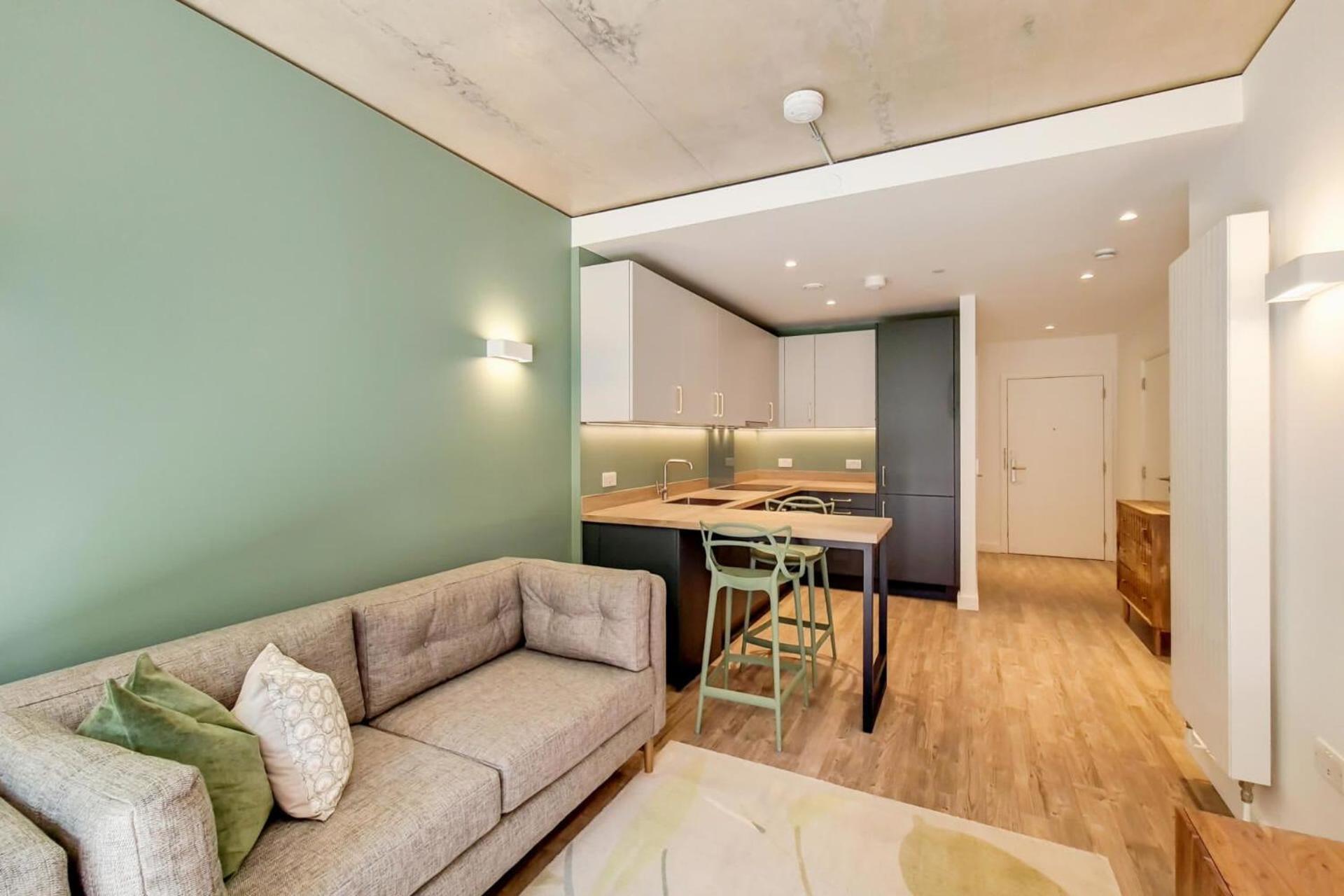 Botanical-inspired At Repton Gardens Right In The Heart Of Wembley Park Apartment London
