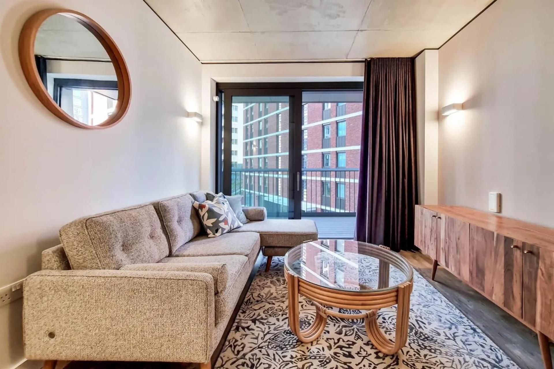 Botanical-inspired At Repton Gardens Right In The Heart Of Wembley Park * Londres