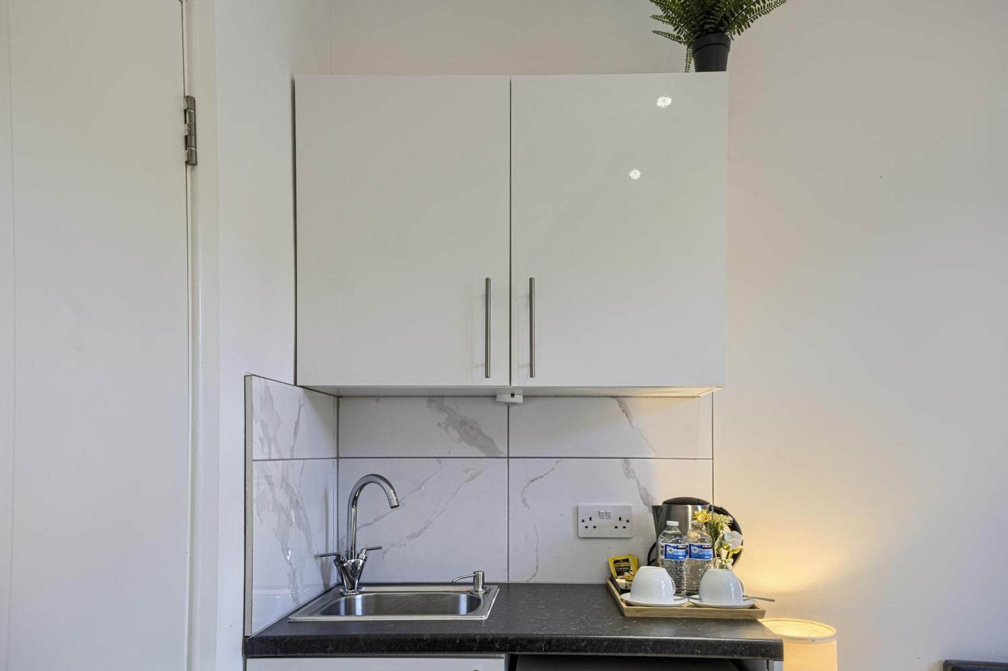 The Finsbury Deluxe Apartment
