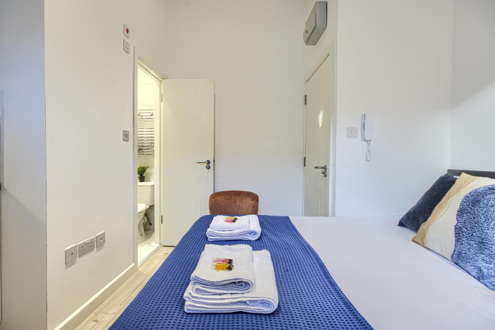 The Finsbury Deluxe Apartment