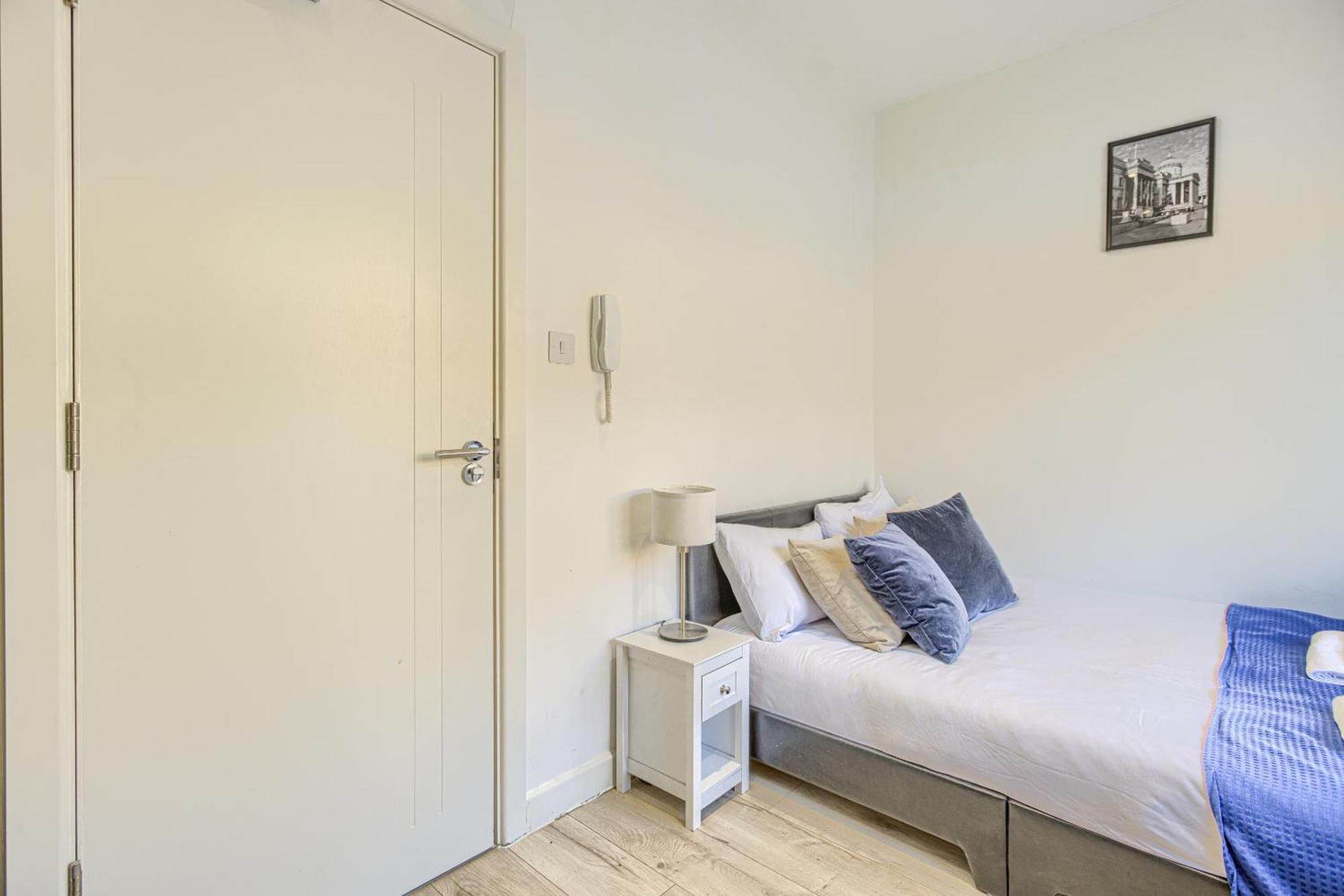 The Finsbury Deluxe Apartment *