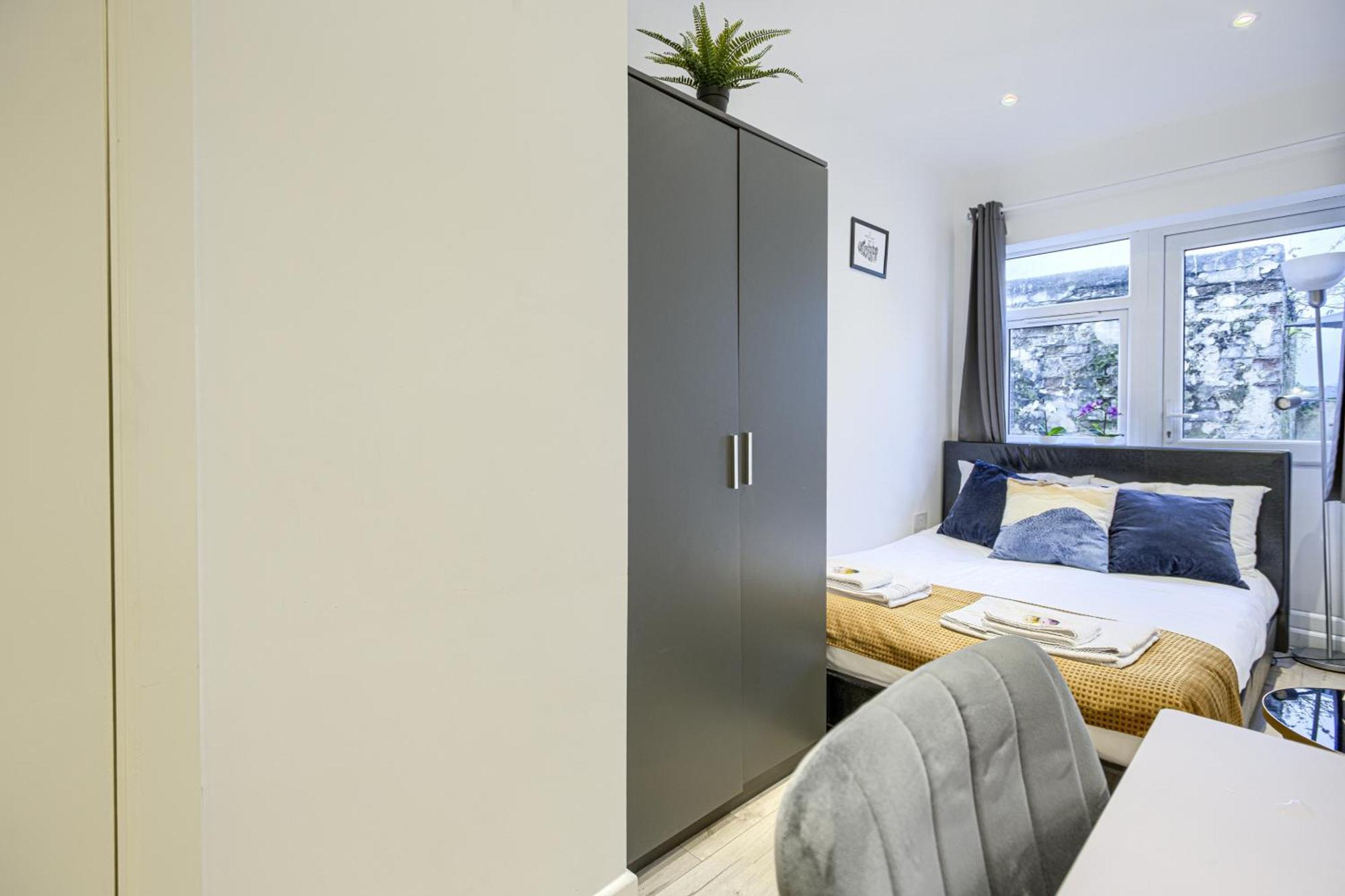 The Finsbury Deluxe Apartment