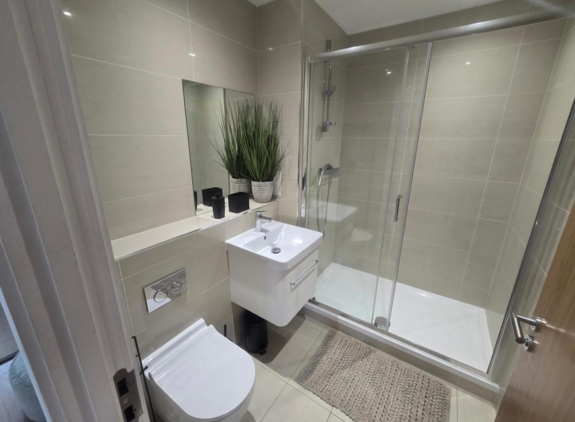 Snuggle - Riverside - Views Over Looking River Thames, Close To O2 Arena, Excel, Airport, Thames Clipper- River Boat Service, Woolwich Ferry, Onsite Parking, Twin Option Available Apartment