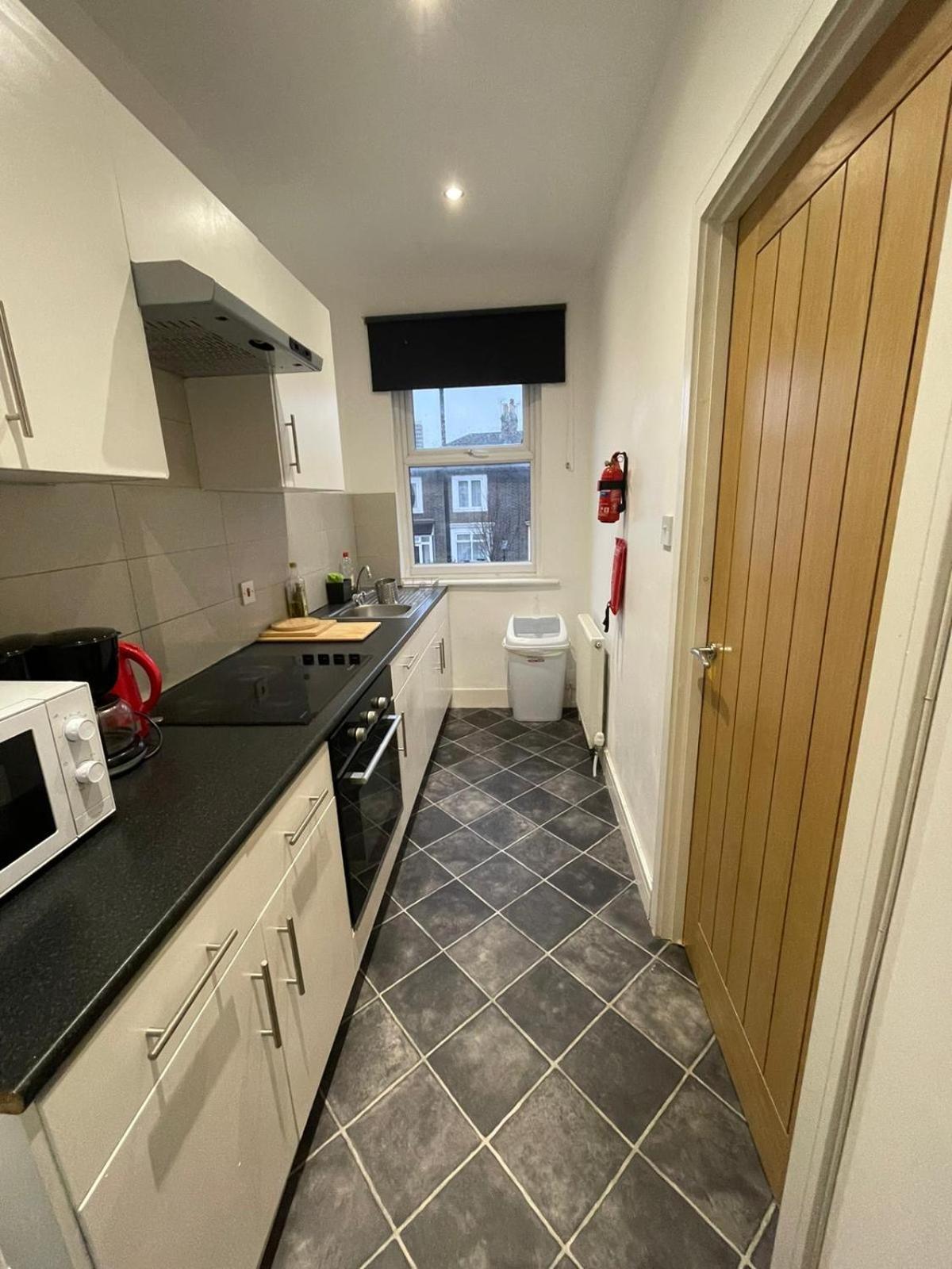 Cozy En-suite Near Stratford Londen