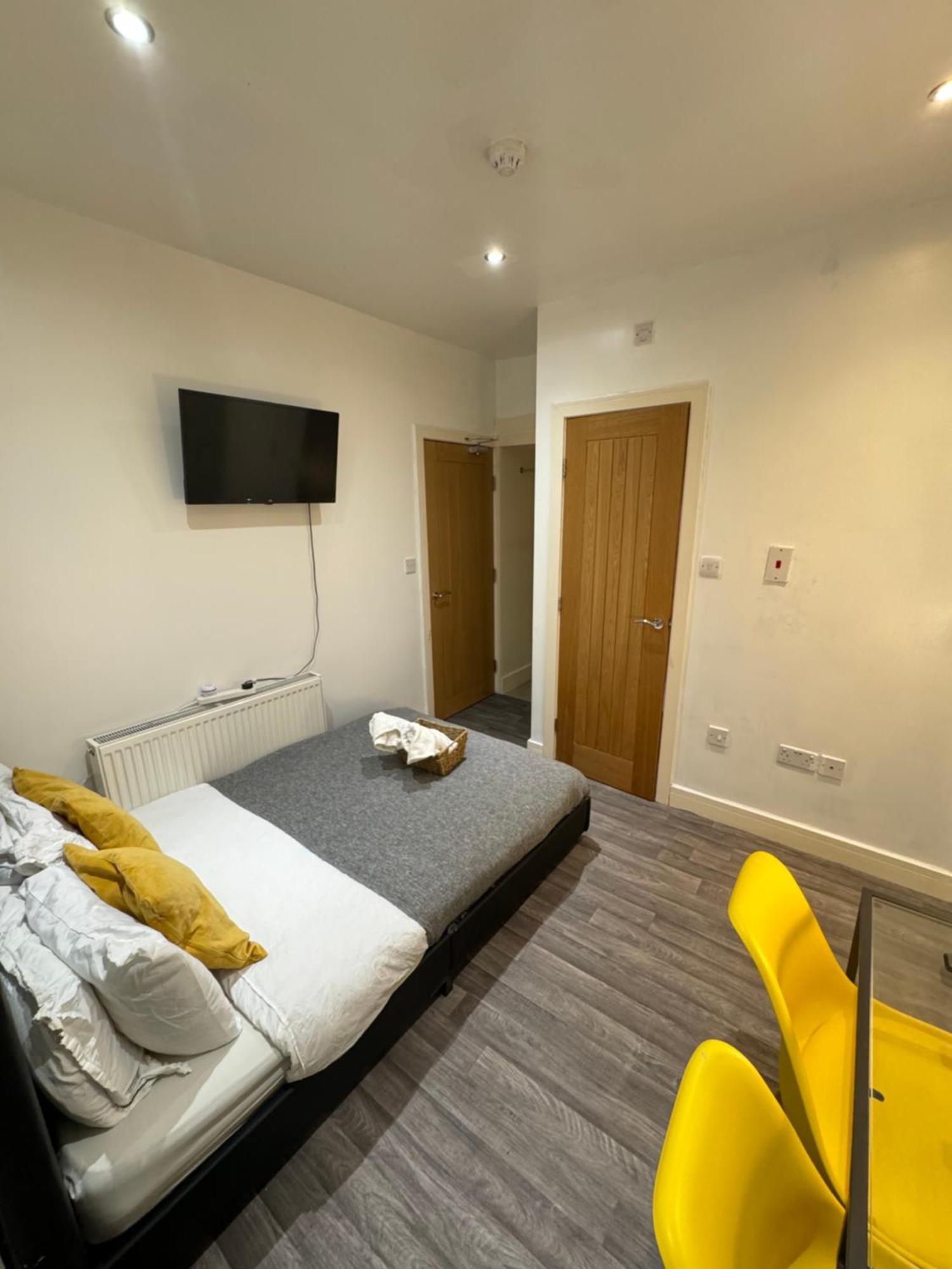 Cozy En-suite Near Stratford * Londen