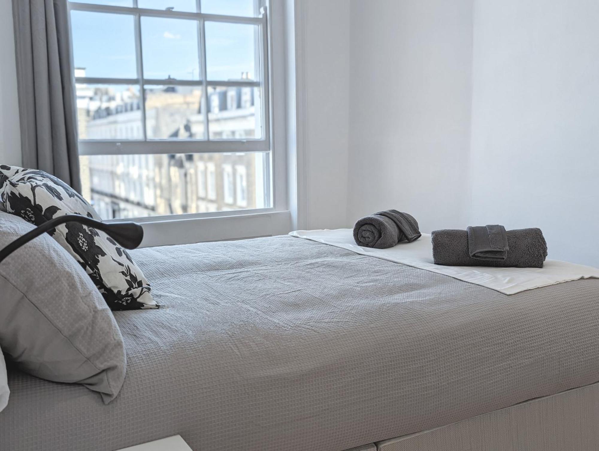 Hyde Park 3 Bedroom Flat London